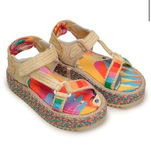 Brand new Farm Rio colorful Toucans Flatform Raffia Velcro Sandal.